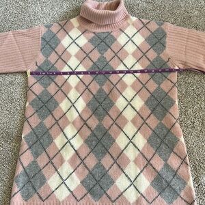 Chaus pullover turtleneck size med pink and grey argyle front and back lambswool